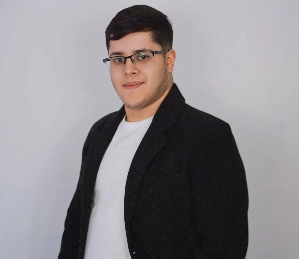 Yadian Orellana – Ingeniero Eléctrico | Consultora RVL Chile